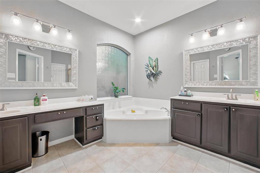 Laundry room with sink