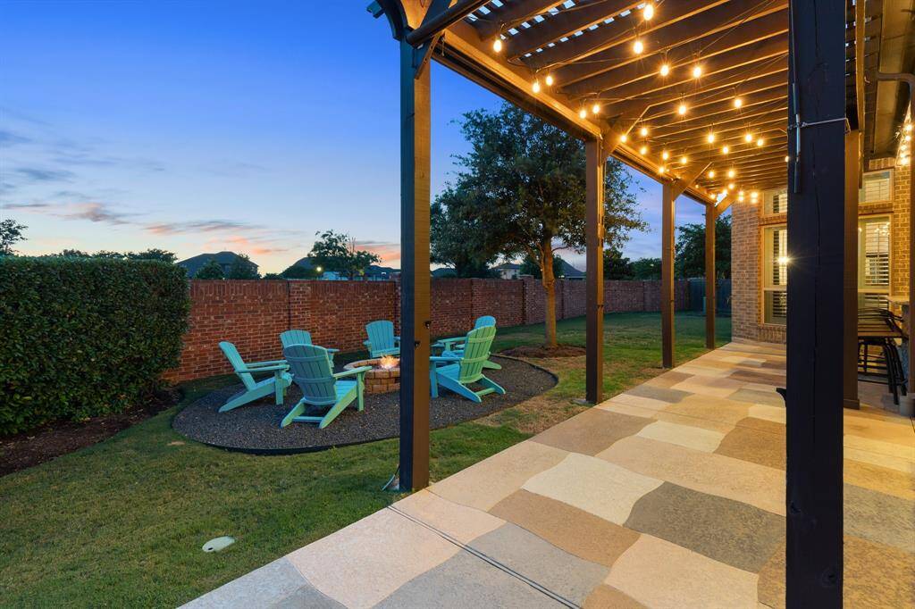 Room to roam—ideal for playful kids or happy pets.