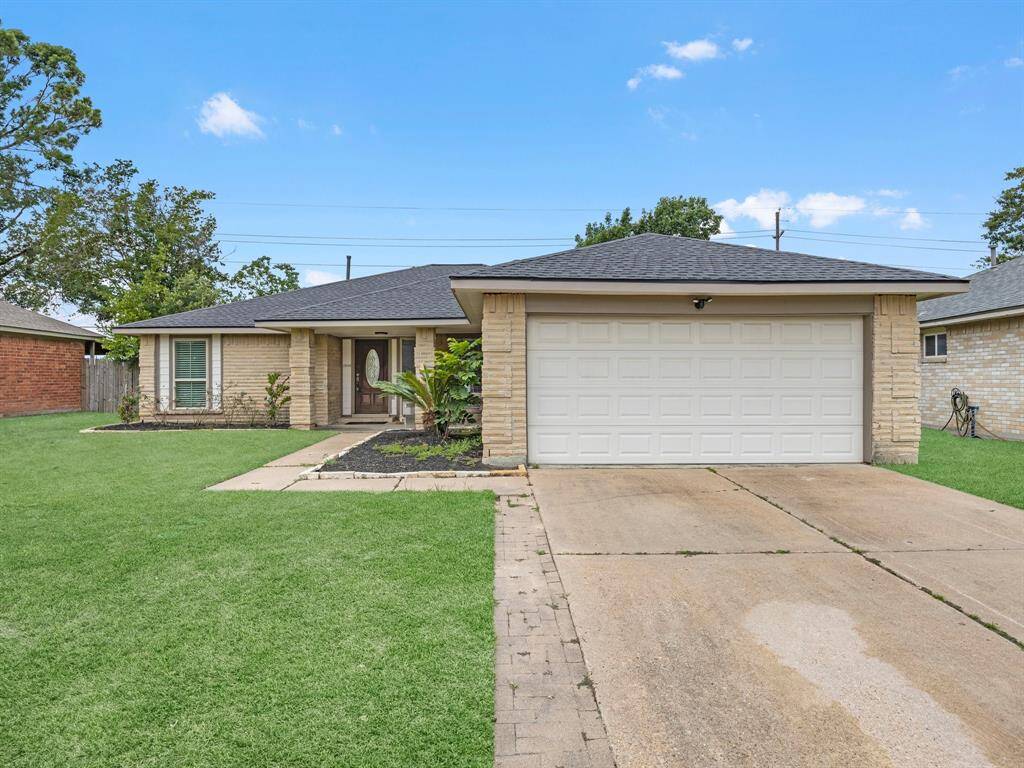 Welcome to this fabulous 4-bedroom 2-bathroom home!!