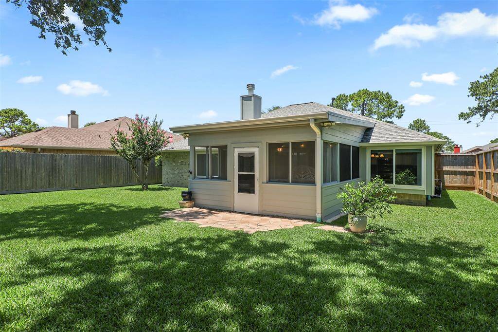 Time to relax in this charming 15 X 15 professionally installed sunroom with views of the gorgeous backyard.