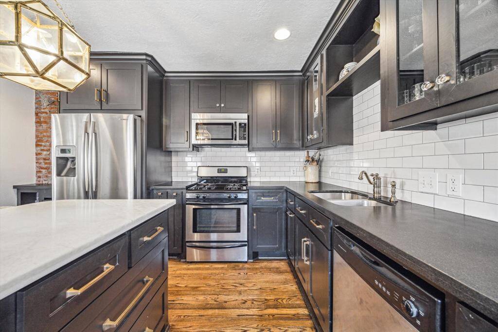 Another view of this gorgeous kitchen