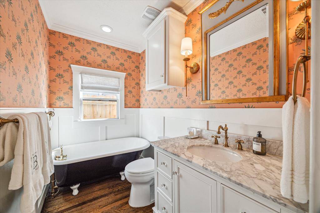 Bathroom 2 with designer touches