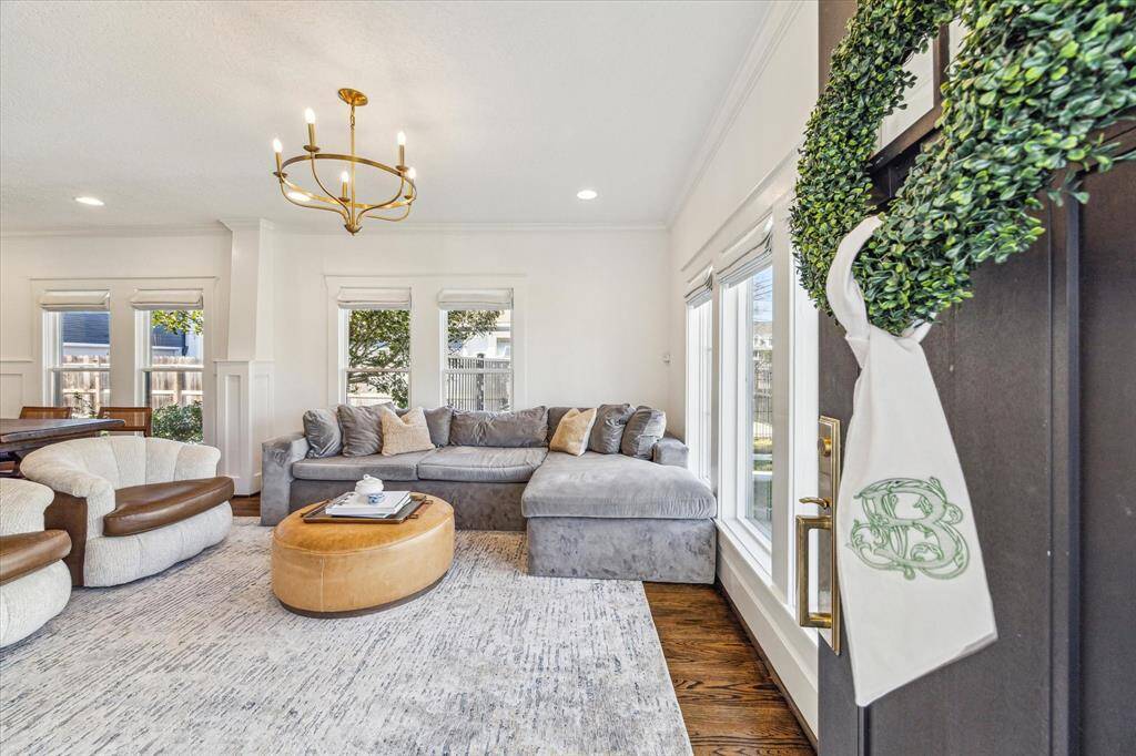 Thru the front door you enter into the living room