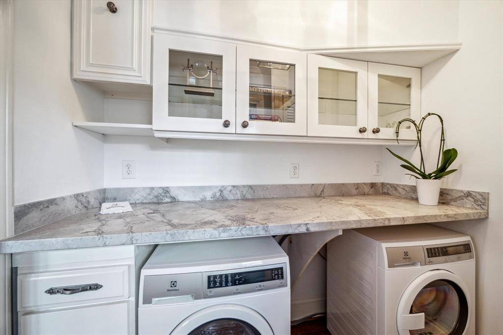 Here is the aforementioned laundry room with a cabana bath located behind frame.