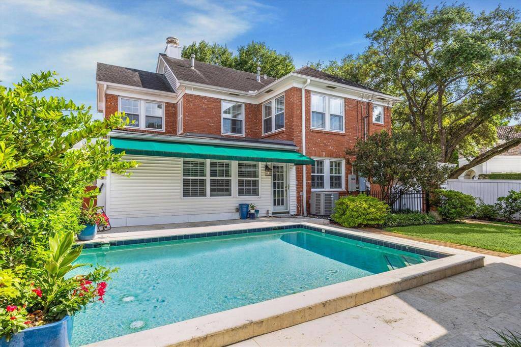 The swimming pool provides the ideal sanctuary for those wanting to cool down and enjoy the outdoors from April to November during Houston's warmer months.