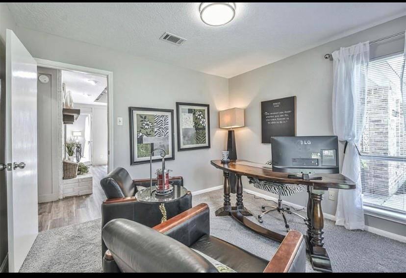 Bedroom/office