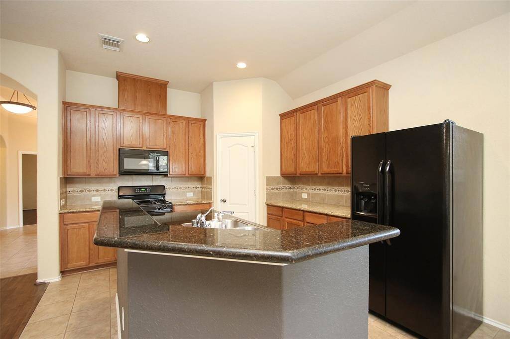 Previous pic: DOES NOT include FRIDGE