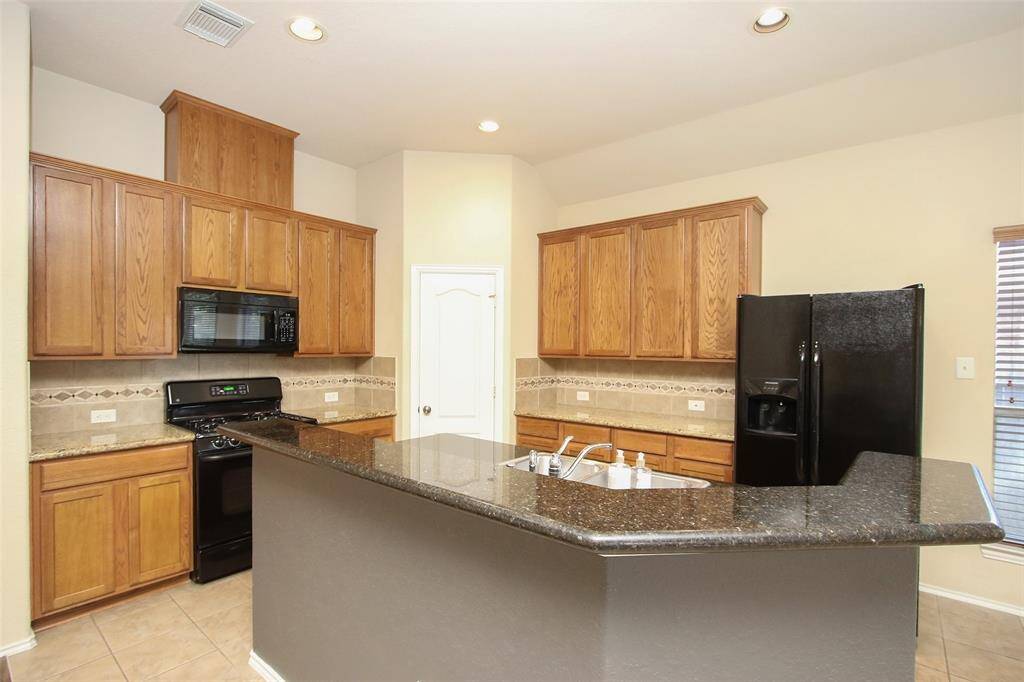 Previous pic: DOES NOT include FRIDGE