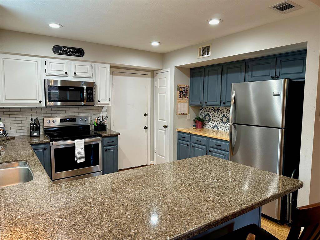 Charming granite countertops. Stainless steel appliances.
