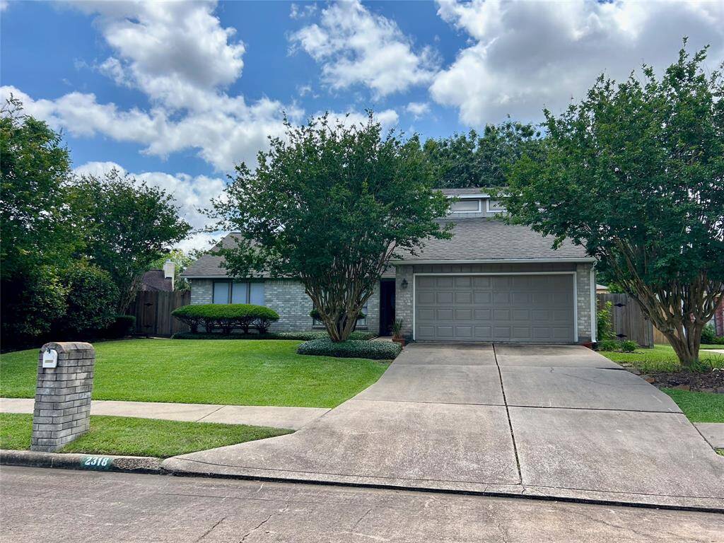 Nice curb appeal!