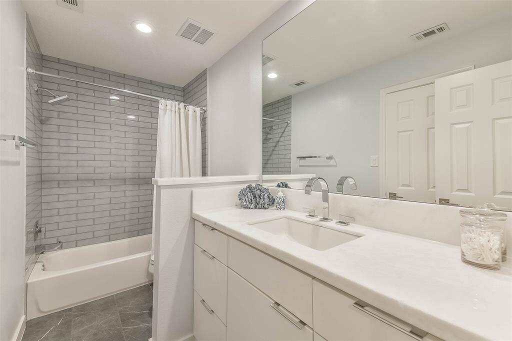 3rd Bath room.