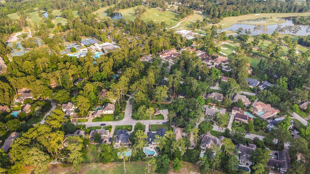 Enjoy fabulous golf course location with wonderful sunset views.
