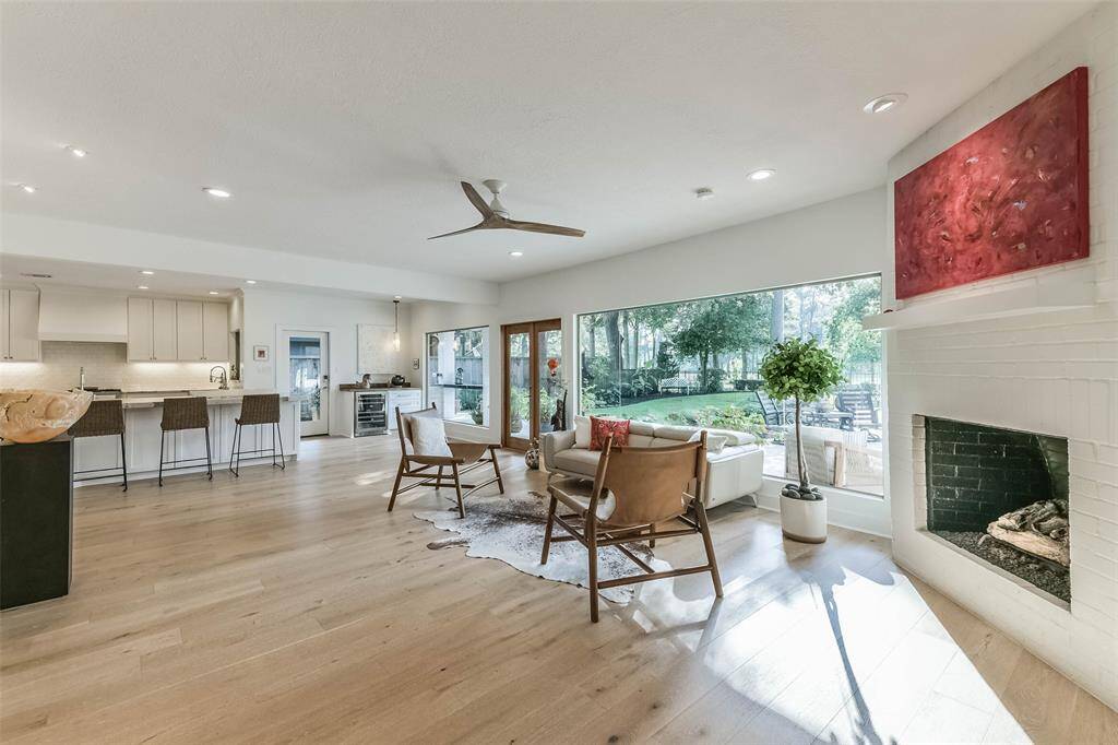 Open concept living, kitchen and breakfast area.