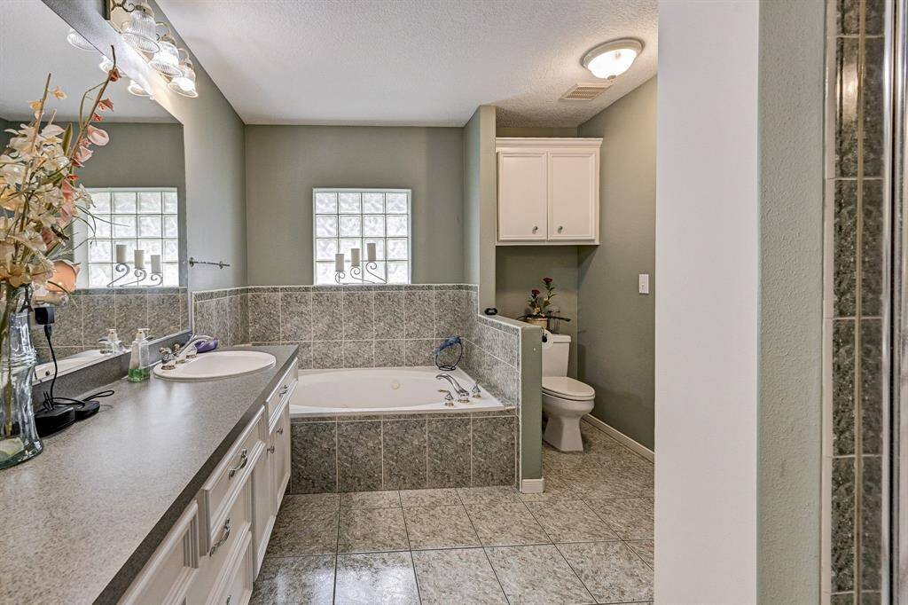 MASTER BATH WITH SEPERATE SHOWER AND TUB