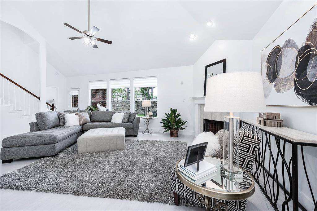 Vaulted Ceiling! Gas Fireplace!