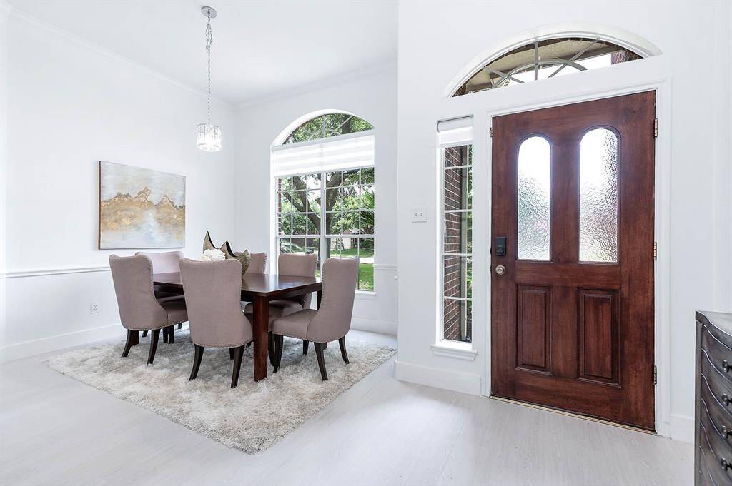 Spacious front entry with Art niche