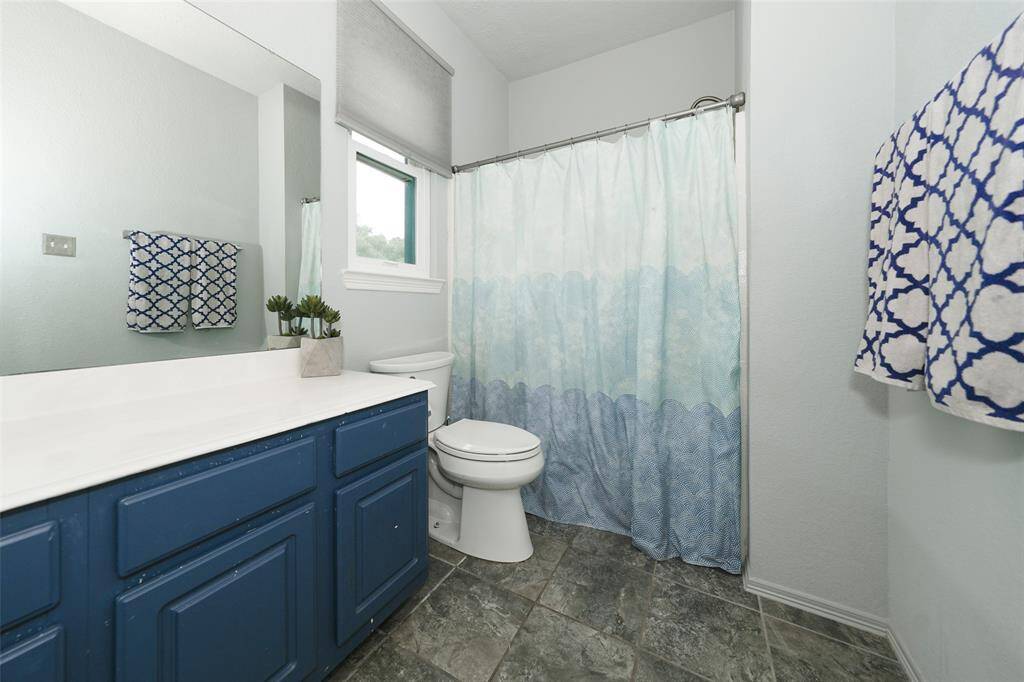 Upstairs full bathroom