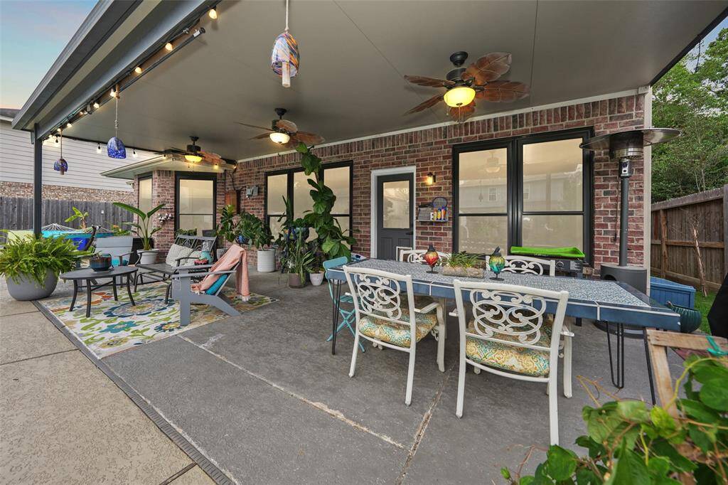 Huge, covered back patio