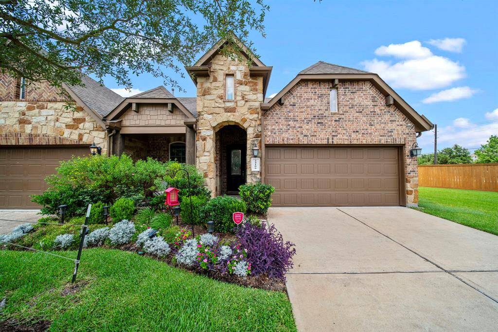 Welcome home to this private oasis.