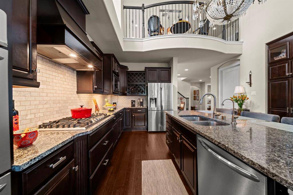 Enjoy the 5 burner gas cooktop and the abundance of drawers and cabinets providing kitchen storage