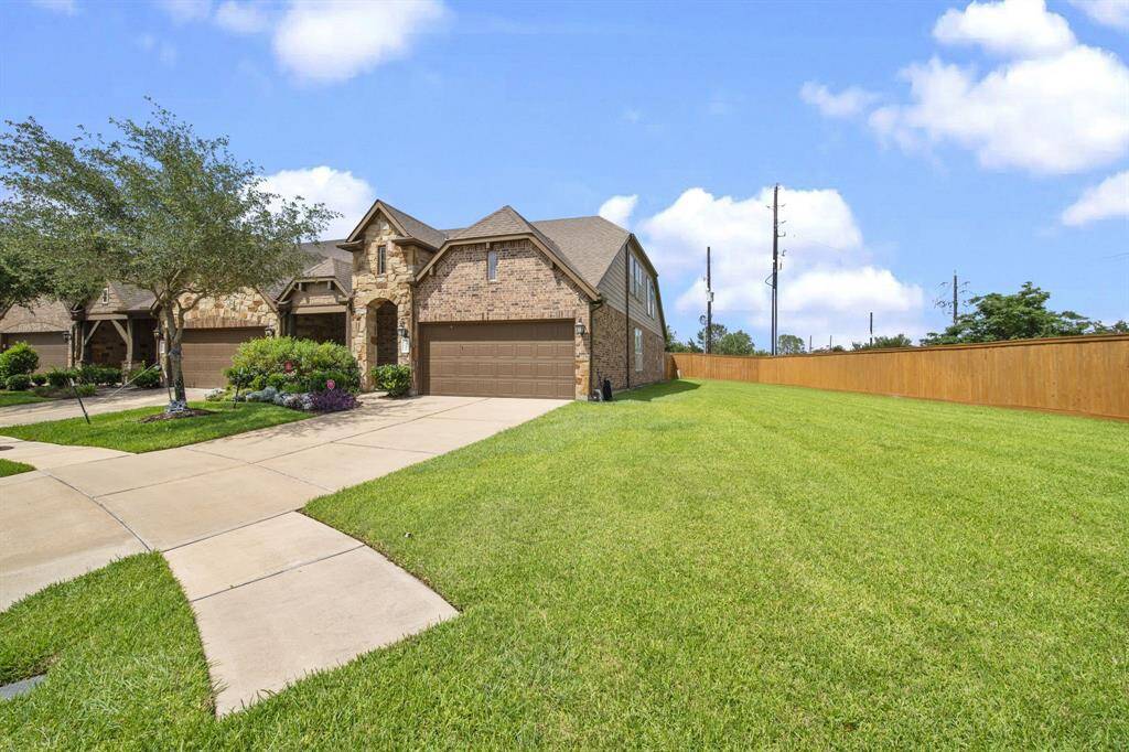 With a large greenspace as a neighbor, you will enjoy privacy and quiet
