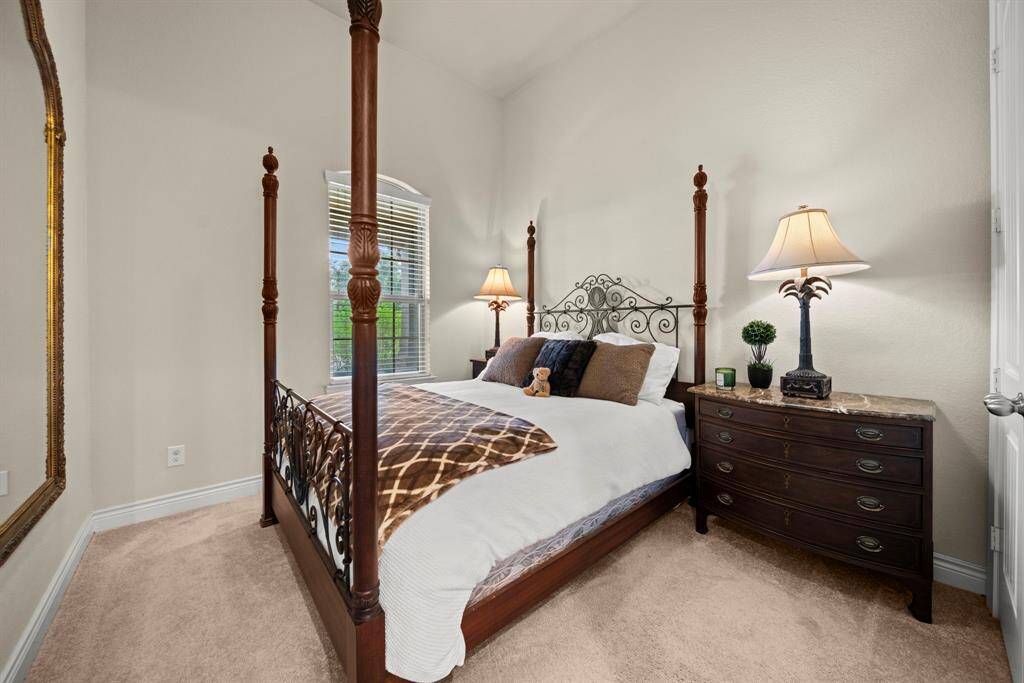 High ceilings, plush carpet and privacy