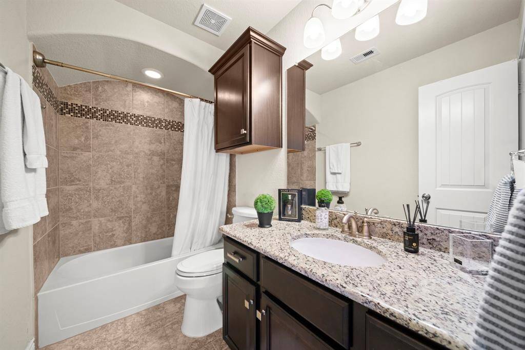 The full bath upstairs with large granite vanity and plenty of storage space