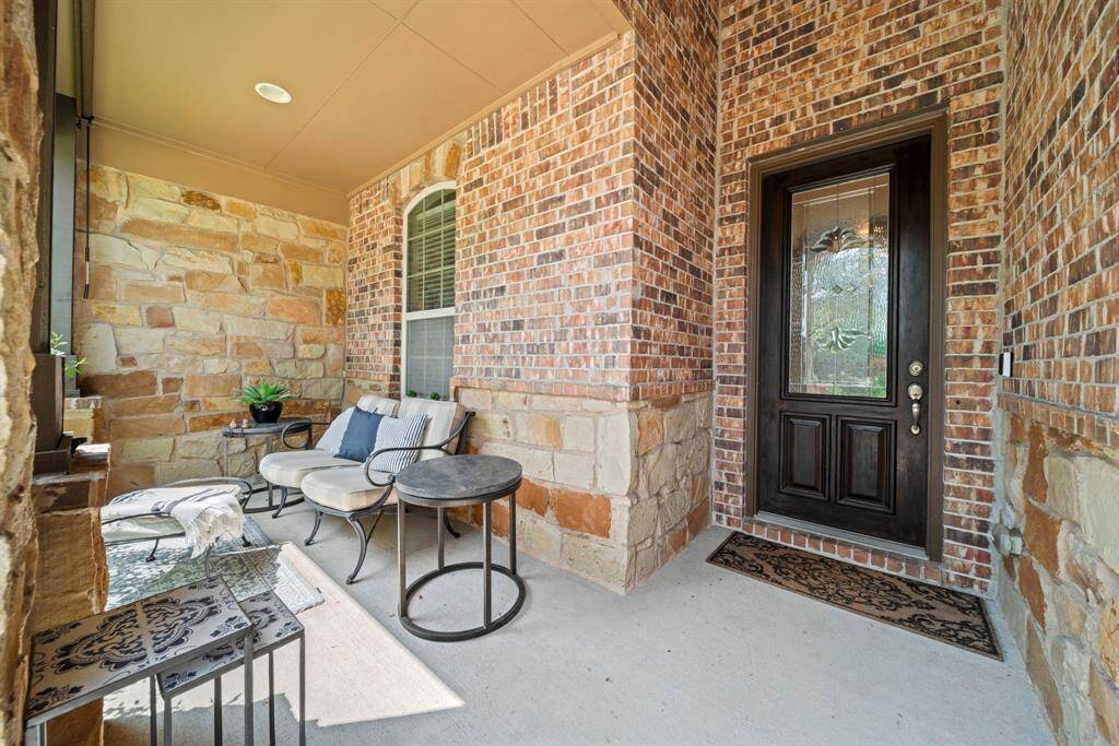 Large covered front patio to enjoy