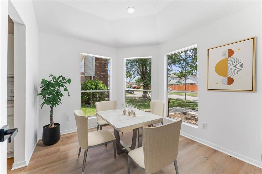 Virtually staged breakfast/dining area