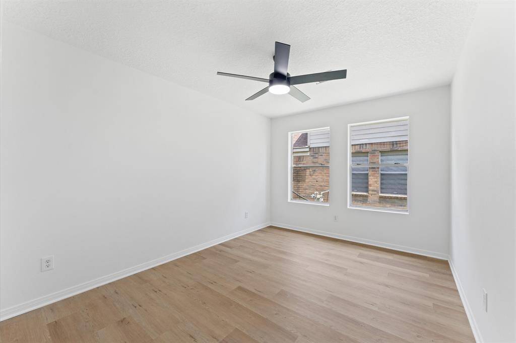Den, office or 4th bedroom area!