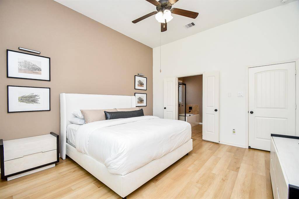 and features plenty of natural light.