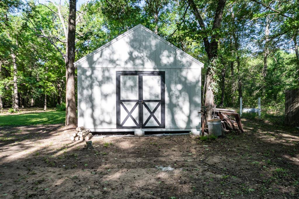 Oversized shed that stays with the property.
