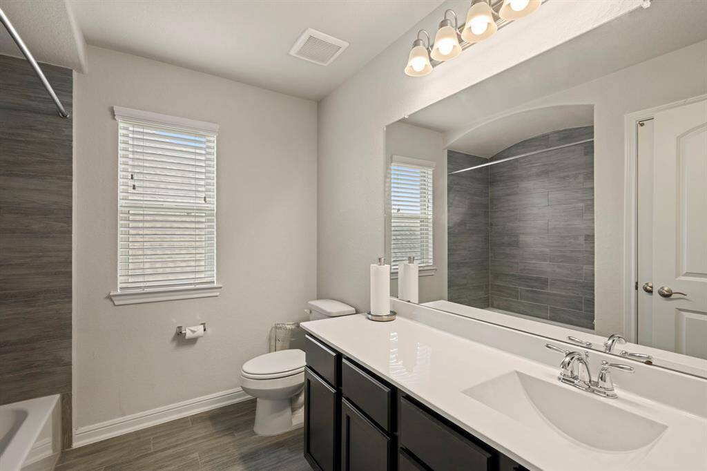 2nd floor bathroom