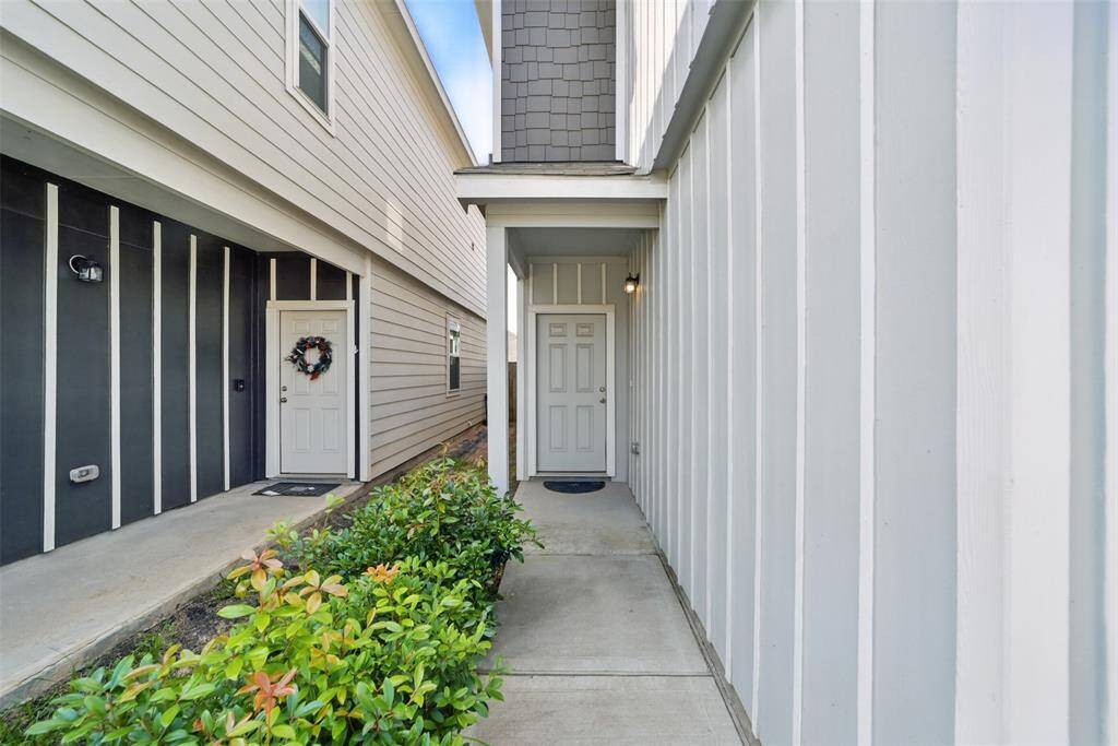Cute entry to this modern home