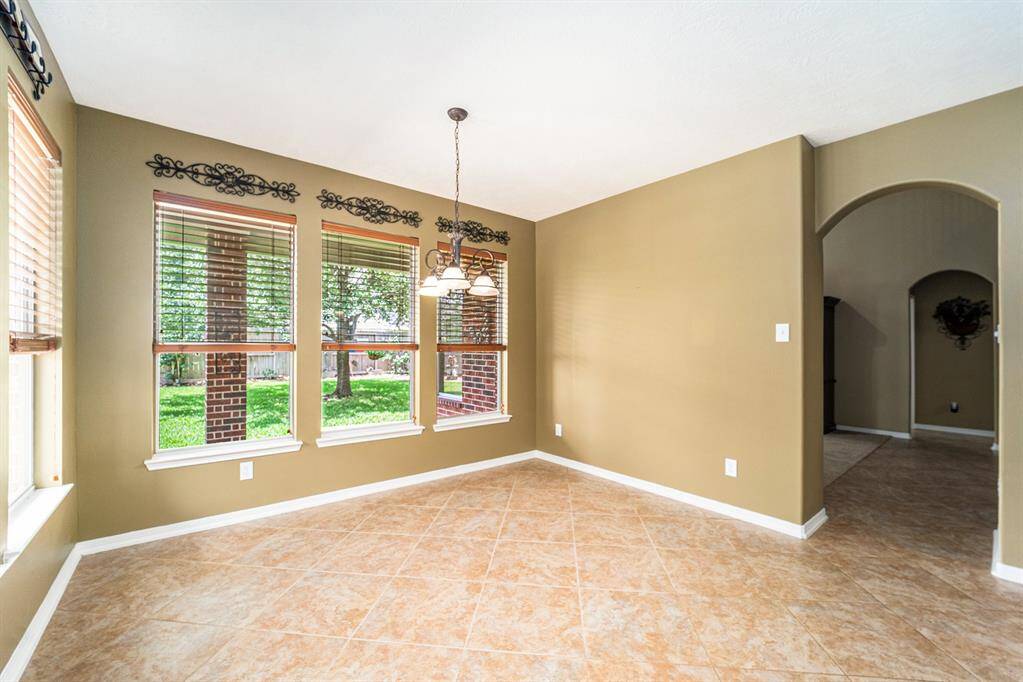 Or if you prefer to have a sunroom or home office in this space, the choice is yours!