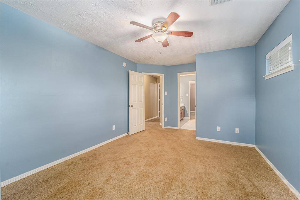 This view shows the access to the jack-n-jill bathroom with private wetspaces!