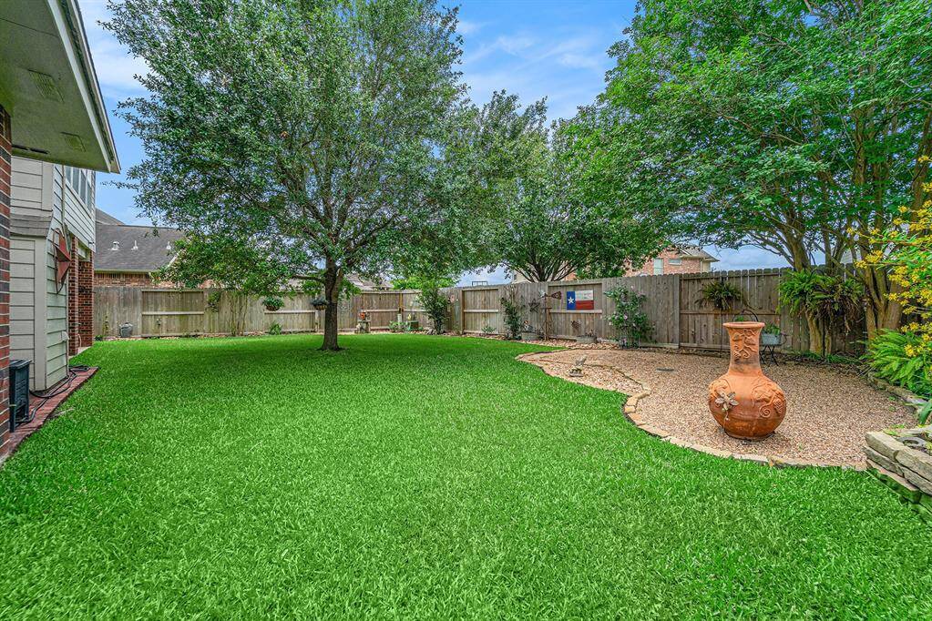 This backyard is vibrant and makes you want to play with Fido, or do some planting of your own, or maybe you have dreams of a garden, the choice is definitely yours!