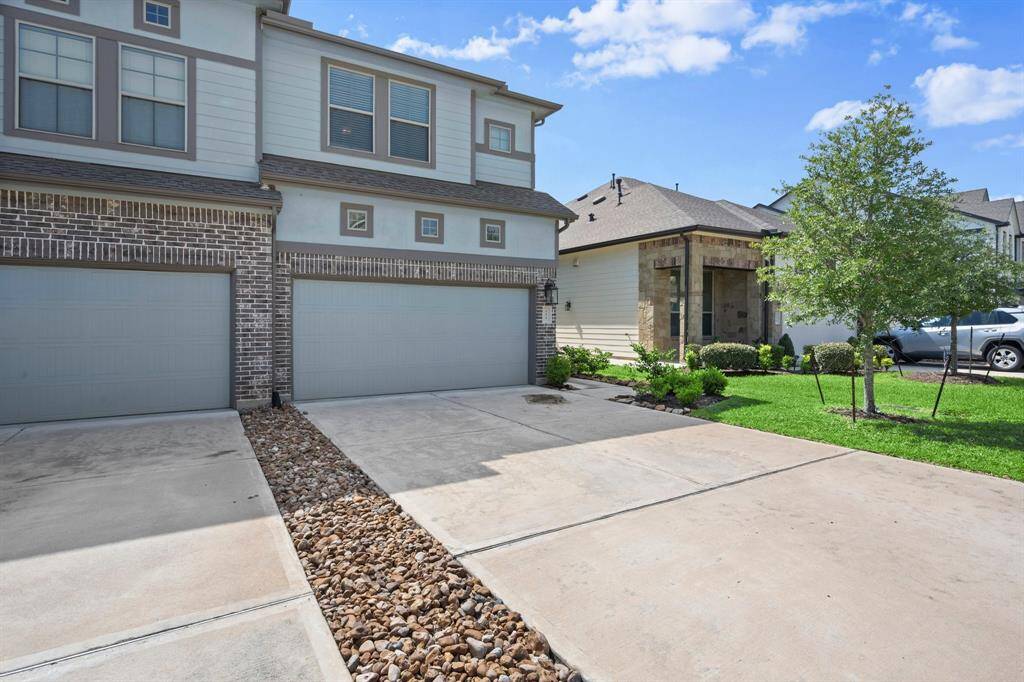 Located in the beautiful Woodforest community.