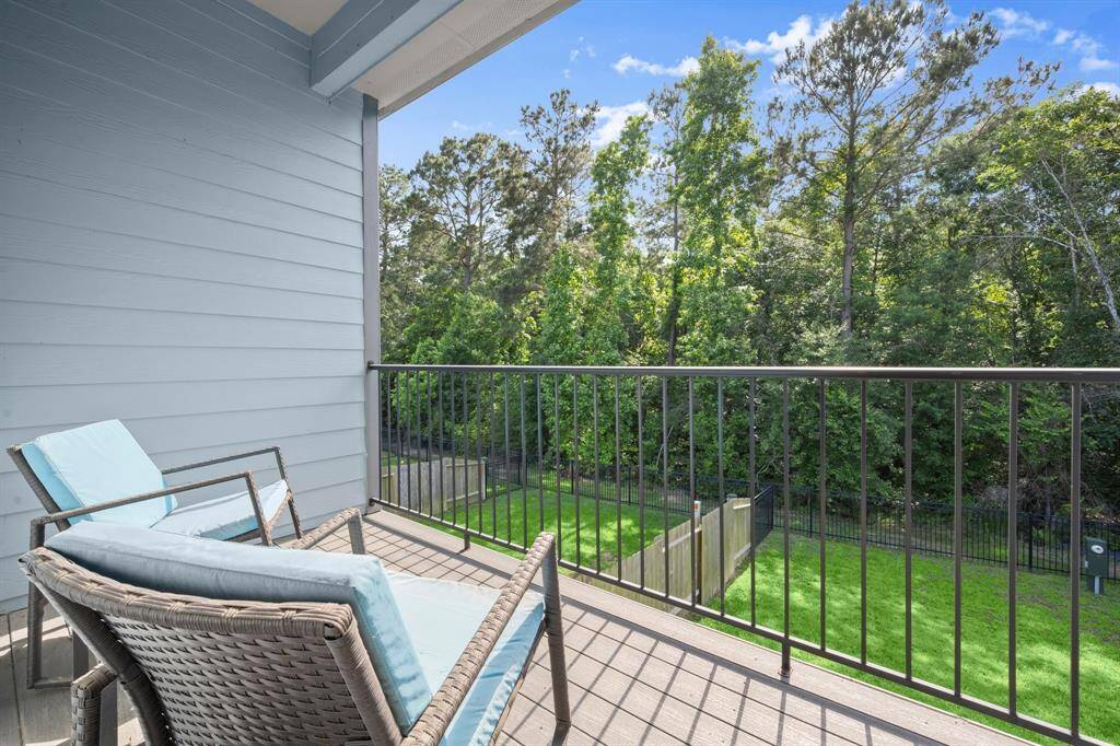 Deck overlooking the backyard, no back neighbors!