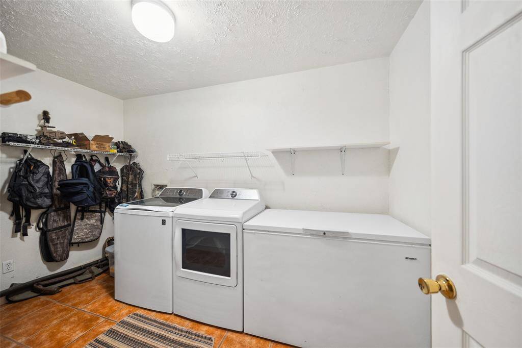 Utility Room has plenty of storage