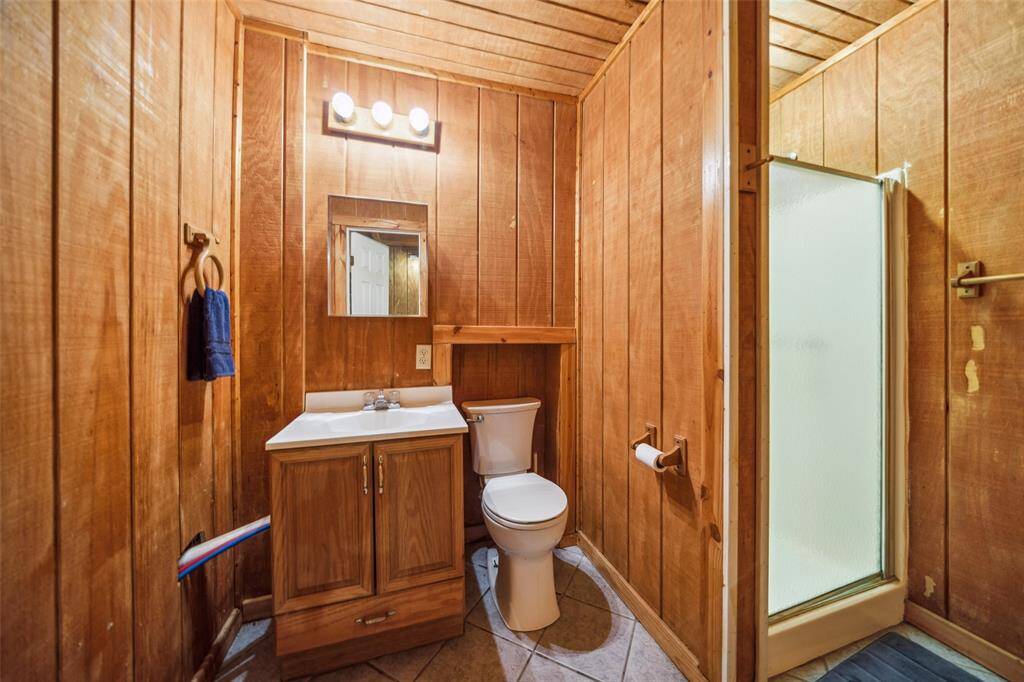 Barn Apartment bathroom with shower