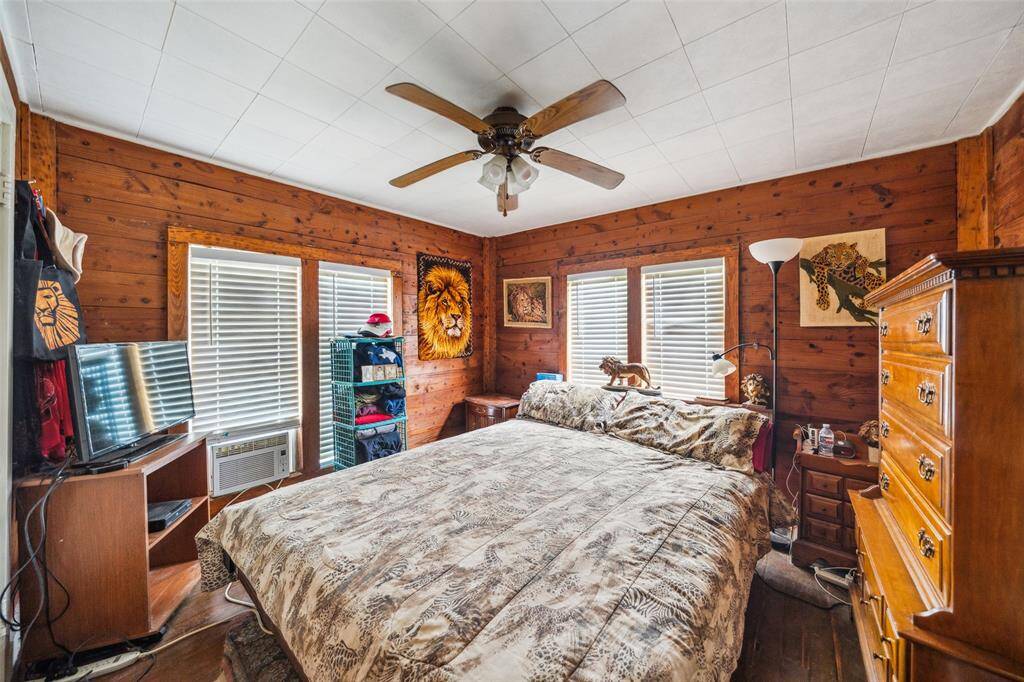 Guest House bedroom #1 with ceiling fan, window ac, window blinds,