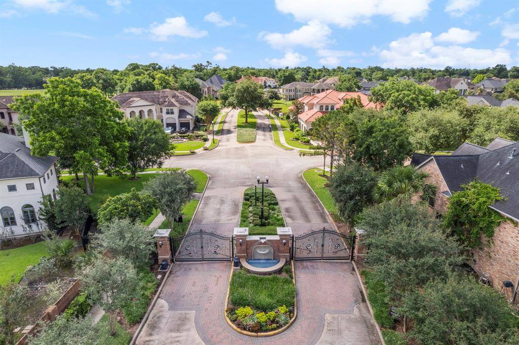The gated community adds additional security and privacy.