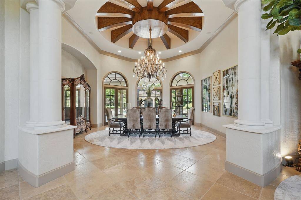 This dining room is bathed in naturallight streaming through expansivewindows.