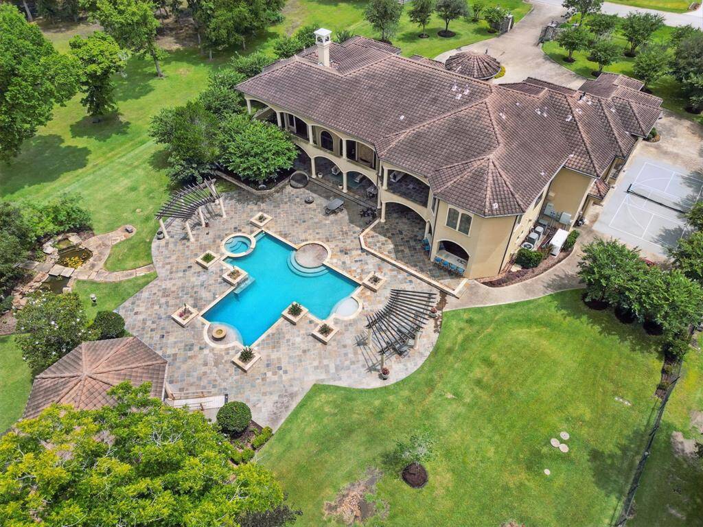 Come and see this spaciousbackyard with relaxing pool, covered patio, and koi pond!