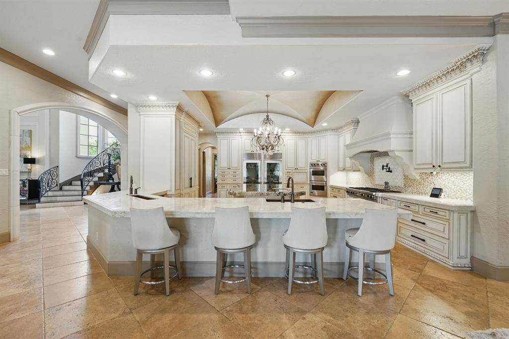 Step into this modern kitchen, wherefunctionality meets sophistication.