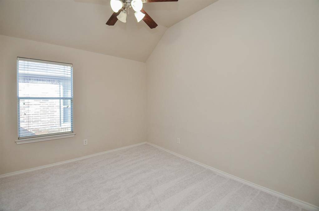 Light-filled and bright bedroom 3