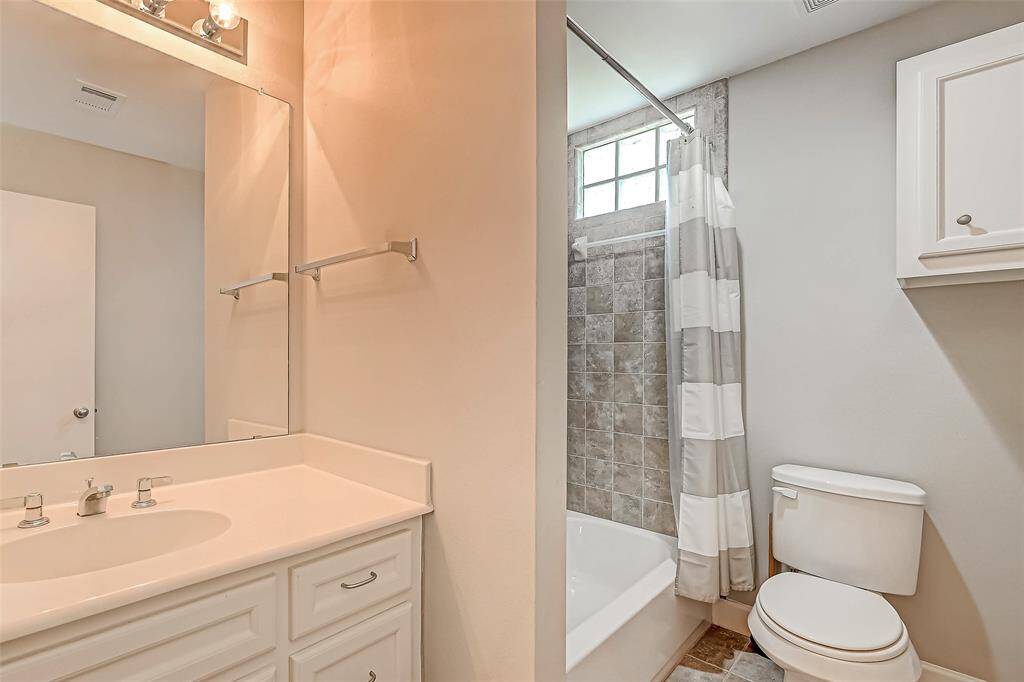Another view of the 2nd bathroom