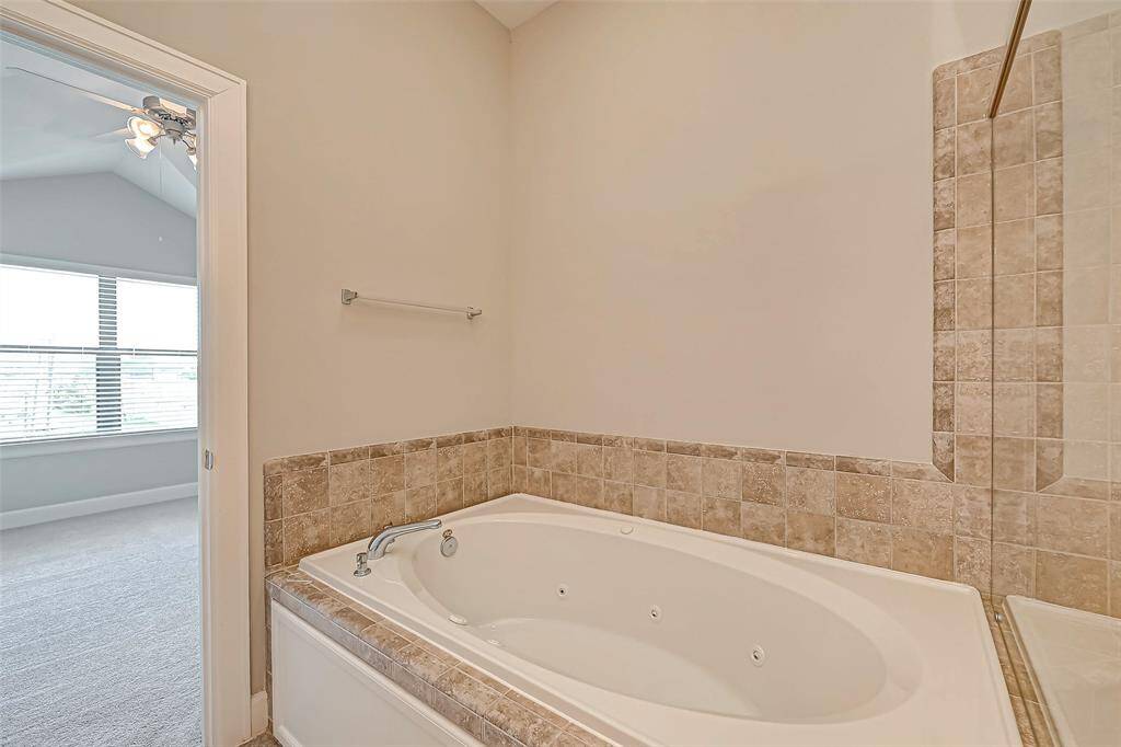 Jetted tub