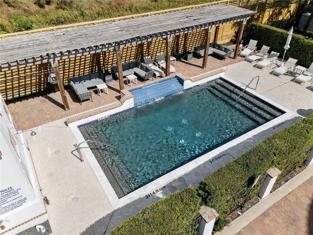 Amazing community pool to enjoy all spring and summer long!